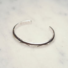 Load image into Gallery viewer, Fred Harvey Era “Navajo” Handmade Round Shape Bungle