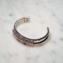 Load image into Gallery viewer, Fred Harvey Era “Navajo” Handmade Twisted Wire Bangle