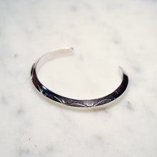 Load image into Gallery viewer, Fred Harvey Era “Navajo” Handmade Triangle Stamp Bangle