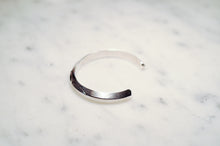 Load image into Gallery viewer, Fred Harvey Era “Navajo” Handmade Triangle Stamp Bangle