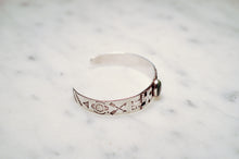 Load image into Gallery viewer, Fred Harvey Era “Navajo” Handmade Double Whirling Logs Bungle