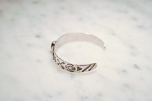 Load image into Gallery viewer, Fred Harvey Era “Navajo” Handmade Double Whirling Logs Bungle