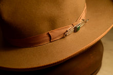 Load image into Gallery viewer, Fred Harvey Era “Navajo” Handmade Arrows Pin