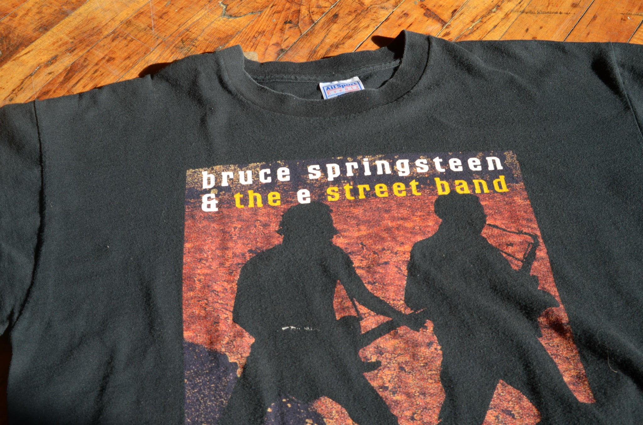 Hard Rock Adult Fit Bruce Springsteen Editorial Tee in White - New York - M Hard Rock Adult Fit Bruce Springsteen Editorial Tee in White - New York - M