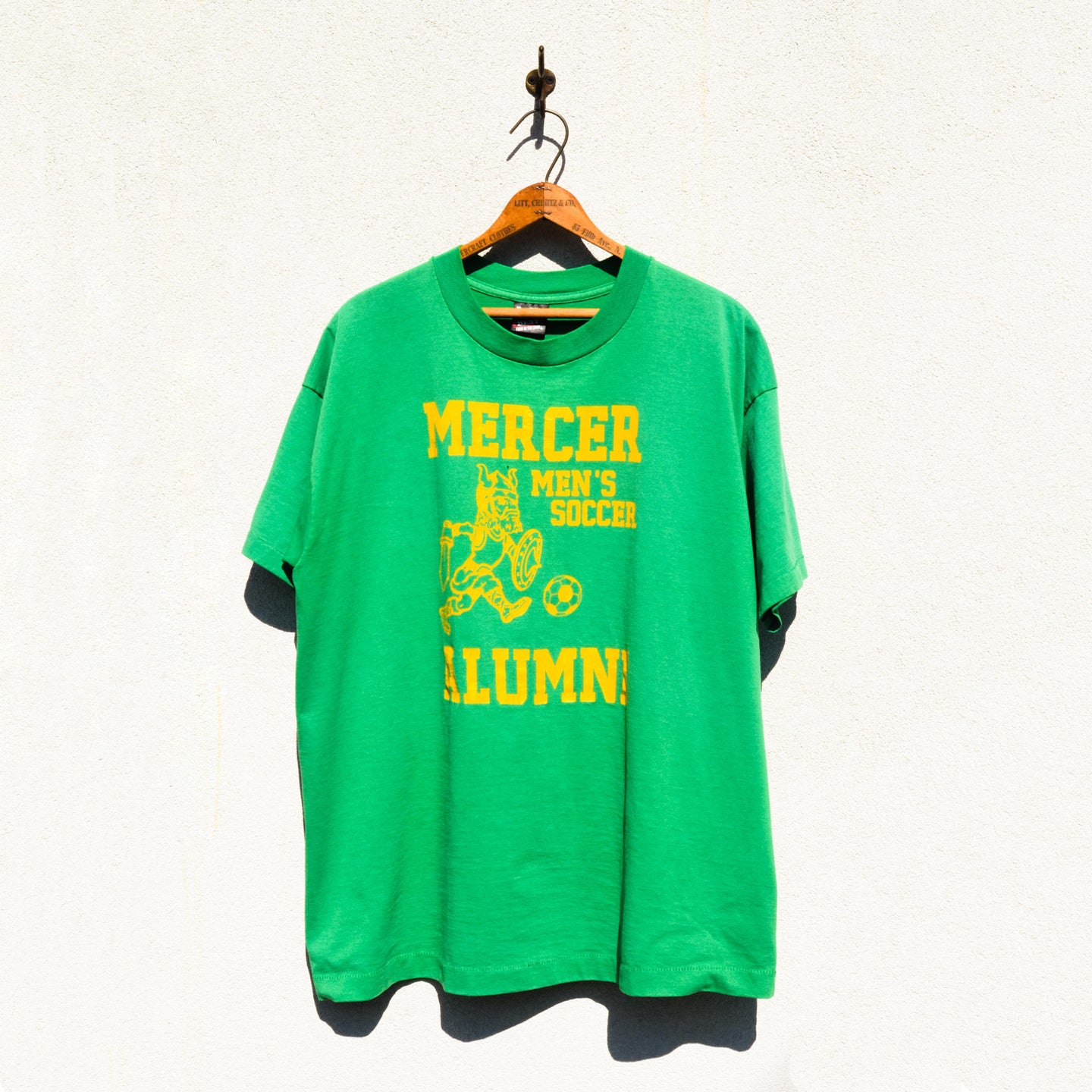 Fruit of the Loom - Mercer Alumni Men’s Soccer Team Print Tee Shirt
